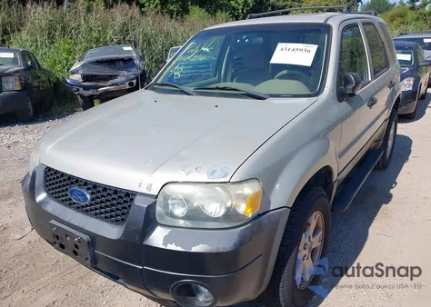 2005 Ford Escape Xlt z USA, uszkodzony, nr VIN 1FMYU03155KA42232